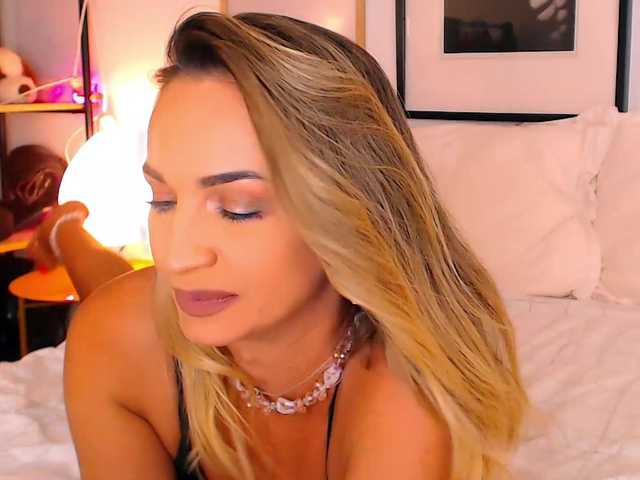 Alexandrawoow live cam on BongaCams