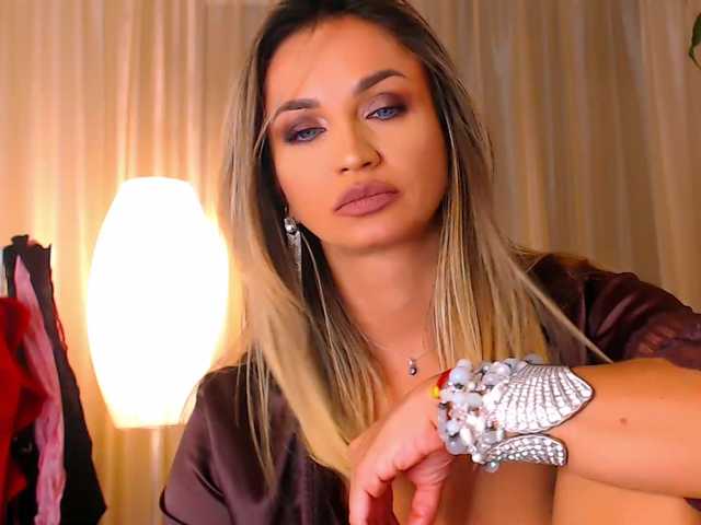 Sex chat gratuit in direct cu Alexandrawoow pe BongaCams