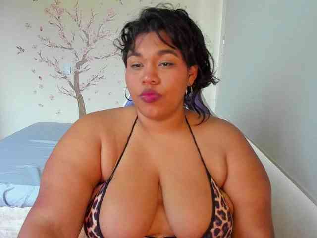 NayaraHanni1 webcam