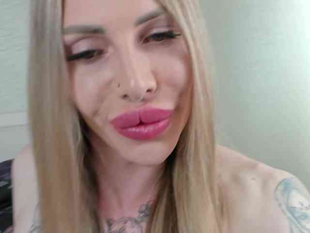 yourkrissnew1 Live Webcam on BongaCams