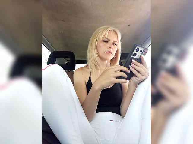 CrazyVika webcam
