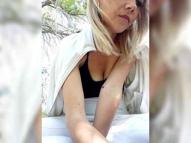 CrazyVika webcam