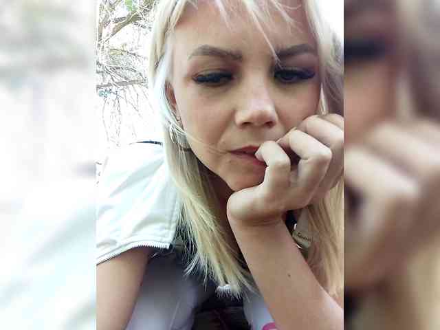 CrazyVika webcam