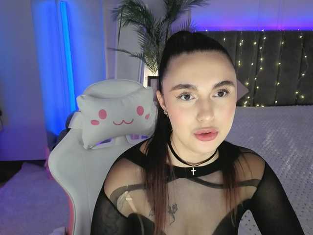 Lerochkaa live cam on BongaCams