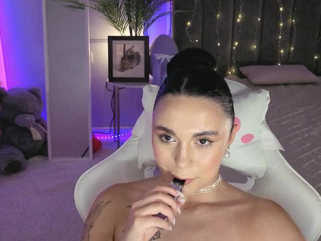Lerochkaa live cam on BongaCams