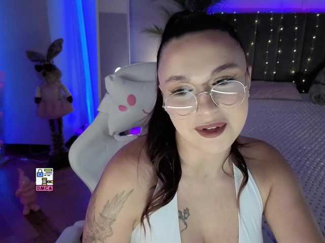 Lerochkaa live cam on BongaCams