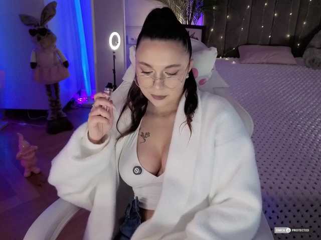Lerochkaa live cam on BongaCams