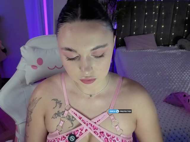 Lerochkaa live cam on BongaCams