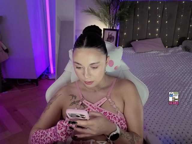 Lerochkaa live cam on BongaCams