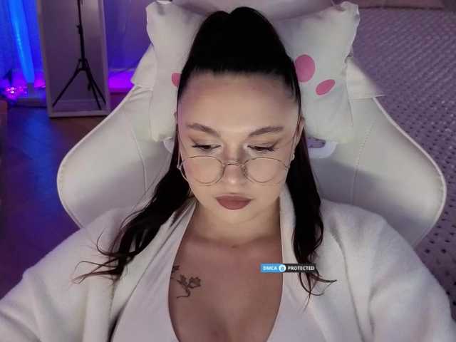Lerochkaa live cam on BongaCams