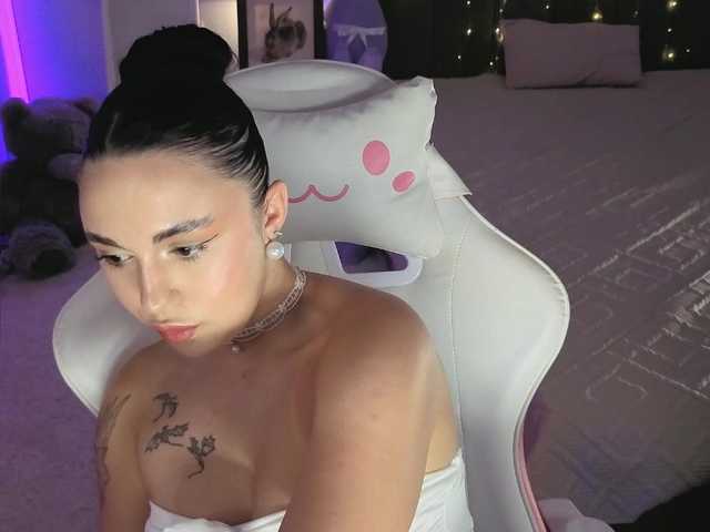 Lerochkaa live cam on BongaCams