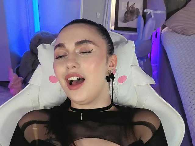 Lerochkaa live cam on BongaCams