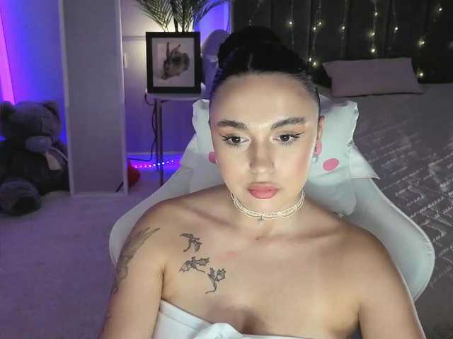 Lerochkaa live cam on BongaCams