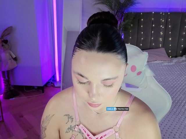 Lerochkaa live cam on BongaCams