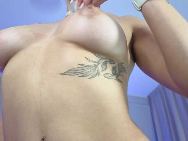 Lerochkaa live cam on BongaCams
