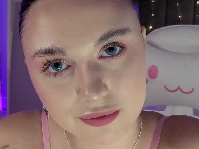 Lerochkaa live cam on BongaCams
