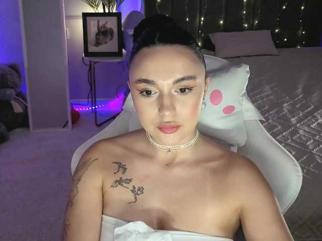 Lerochkaa live cam on BongaCams
