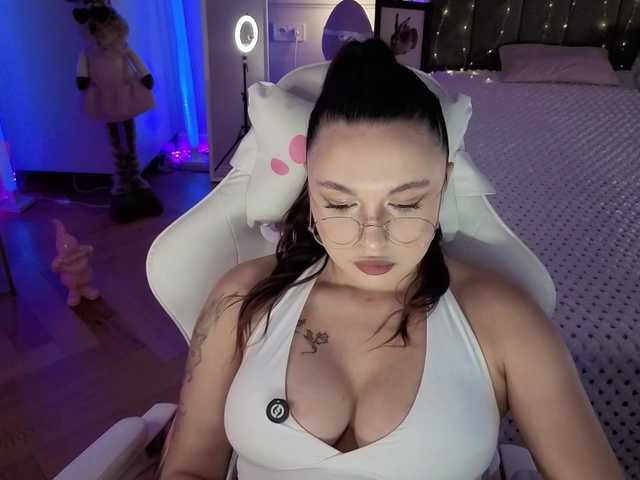 Lerochkaa live cam on BongaCams