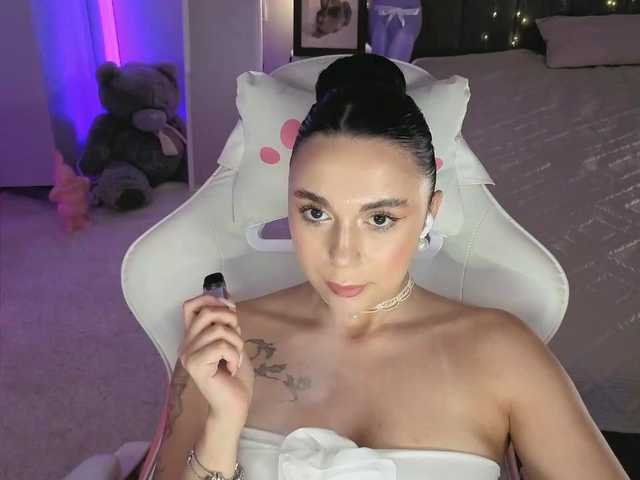 Lerochkaa live cam on BongaCams