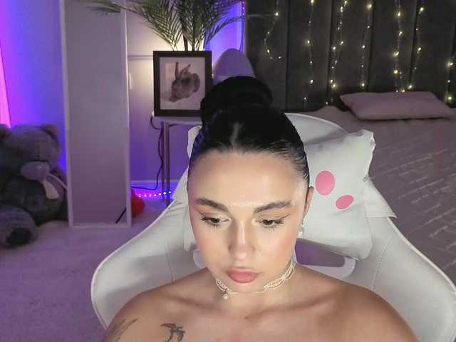 Lerochkaa live cam on BongaCams