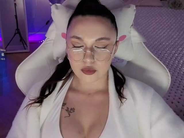 Lerochkaa live cam on BongaCams