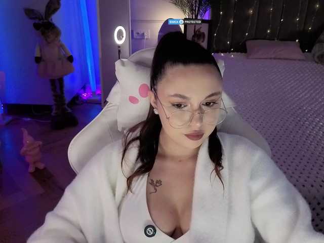 Lerochkaa live cam on BongaCams