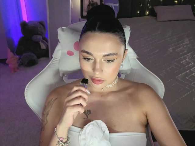 Lerochkaa live cam on BongaCams