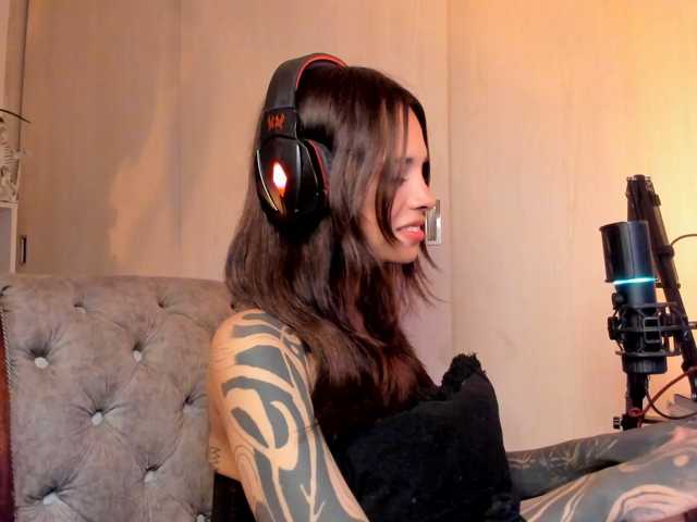 Alessiairis live cam on BongaCams