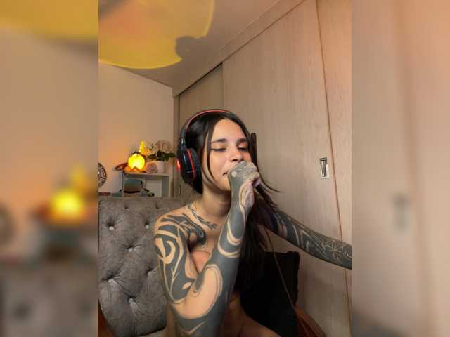 Alessiairis live cam on BongaCams