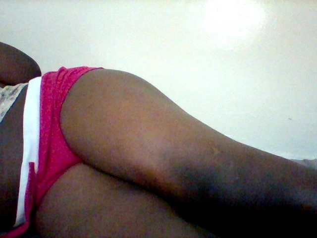 le modèle Sexxyblacky est en webcam porno dans un show sur le site bongacams, il possède les tags suivants: Ebony,Brunette,Hairy