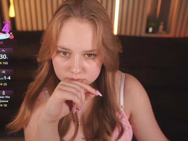 CrystallPaws — live female cam