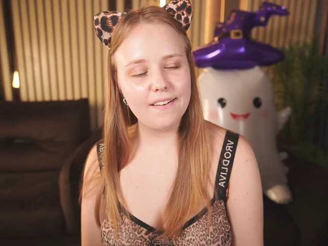CrystallPaws live cam preview