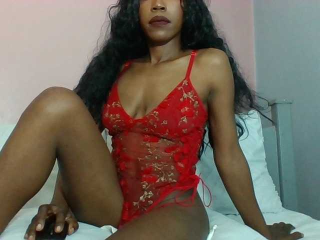 Isisqueen live cam on BongaCams