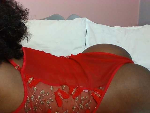 Isisqueen live cam on BongaCams