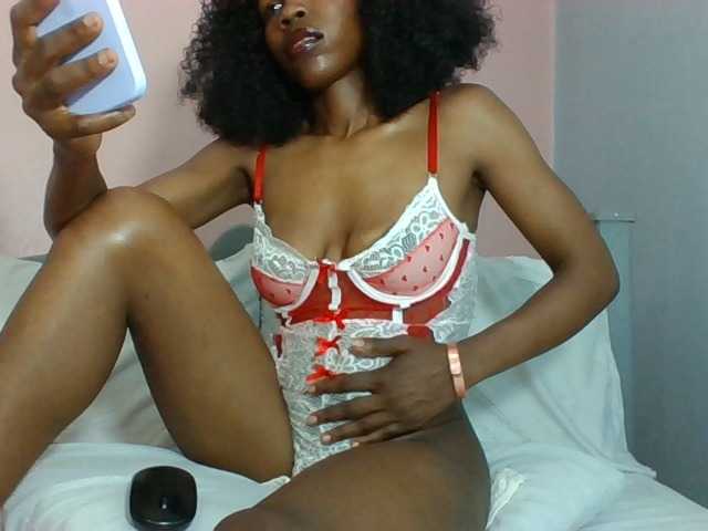 Isisqueen live cam on BongaCams