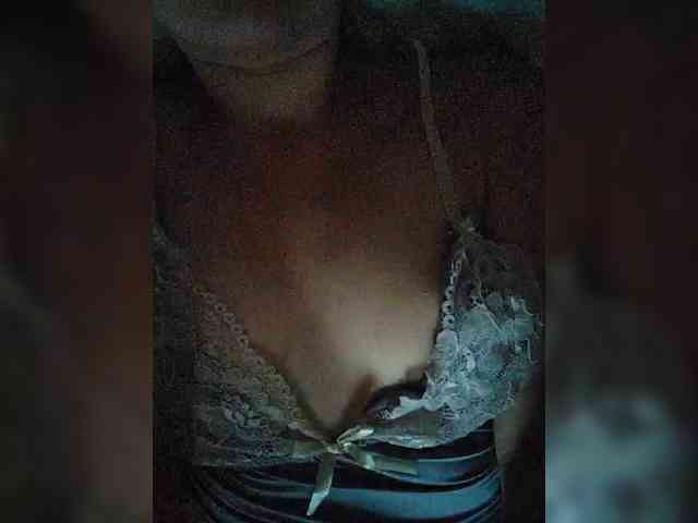 Brown_Eyes webcam