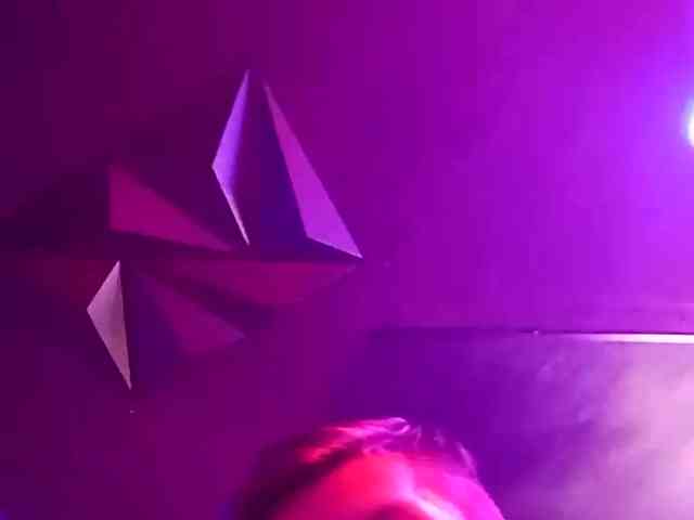 POLLON22CMXXL Live Webcam on BongaCams