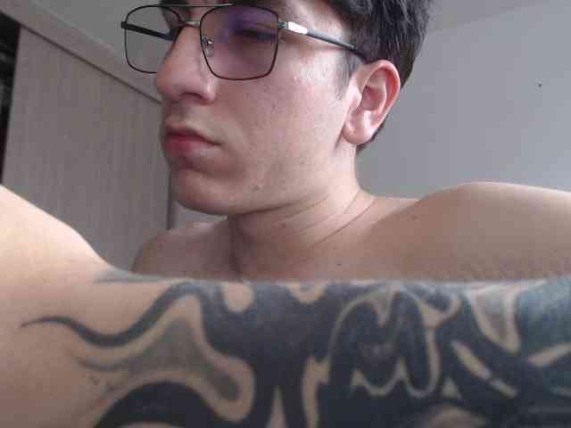 Allekey Live Webcam on BongaCams