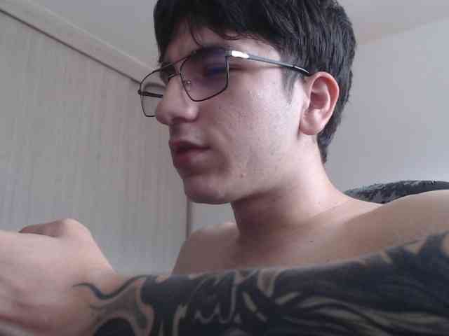 Allekey Live Webcam on BongaCams