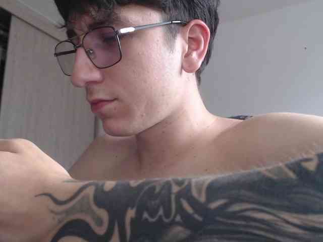 Allekey Live Webcam on BongaCams