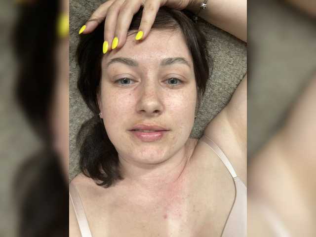 le modèle KatrinZeta est en webcam porno dans un show sur le site bongacams, il possède les tags suivants: White/Caucasian,Brunette,Shaved