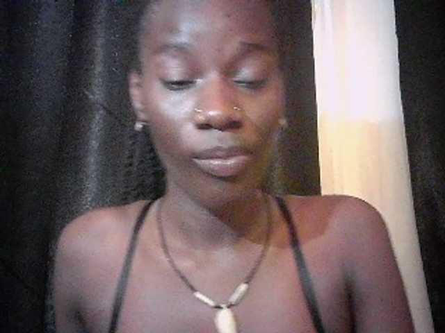 Savagetonguee live cam on BongaCams