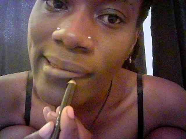 Savagetonguee webcam