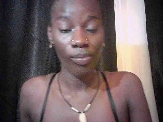 Savagetonguee webcam