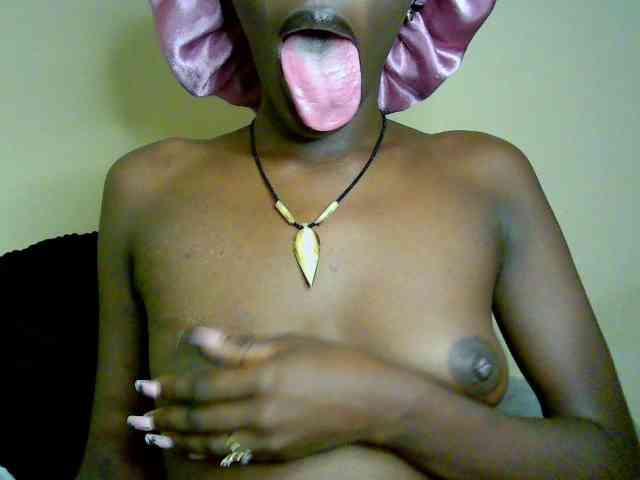 Savagetonguee webcam