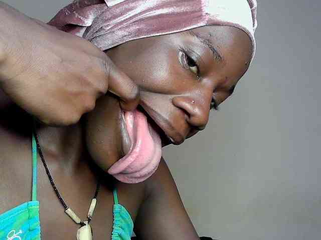 Savagetonguee Savagetonguee
