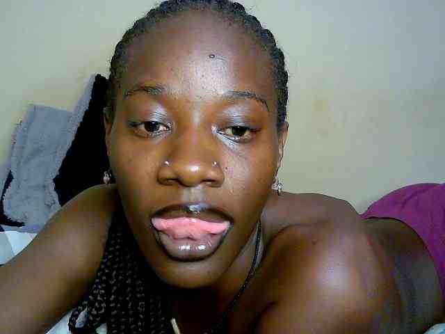 Savagetonguee webcam