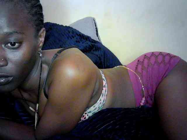 Savagetonguee webcam