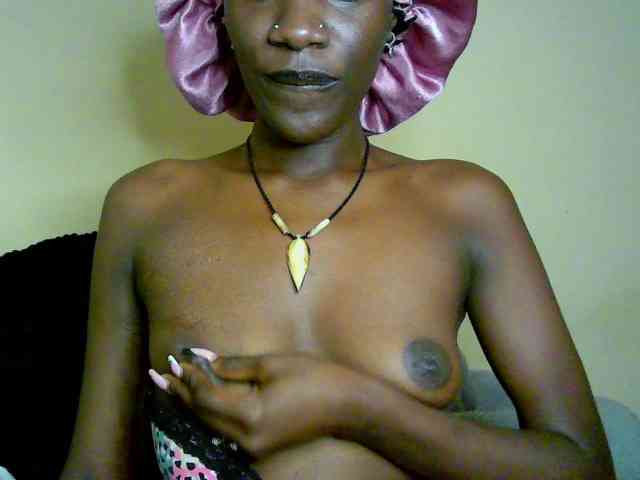 Savagetonguee webcam