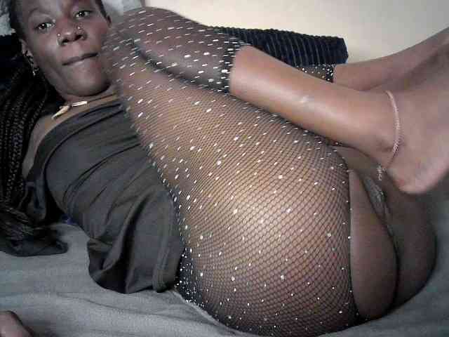 Savagetonguee webcam